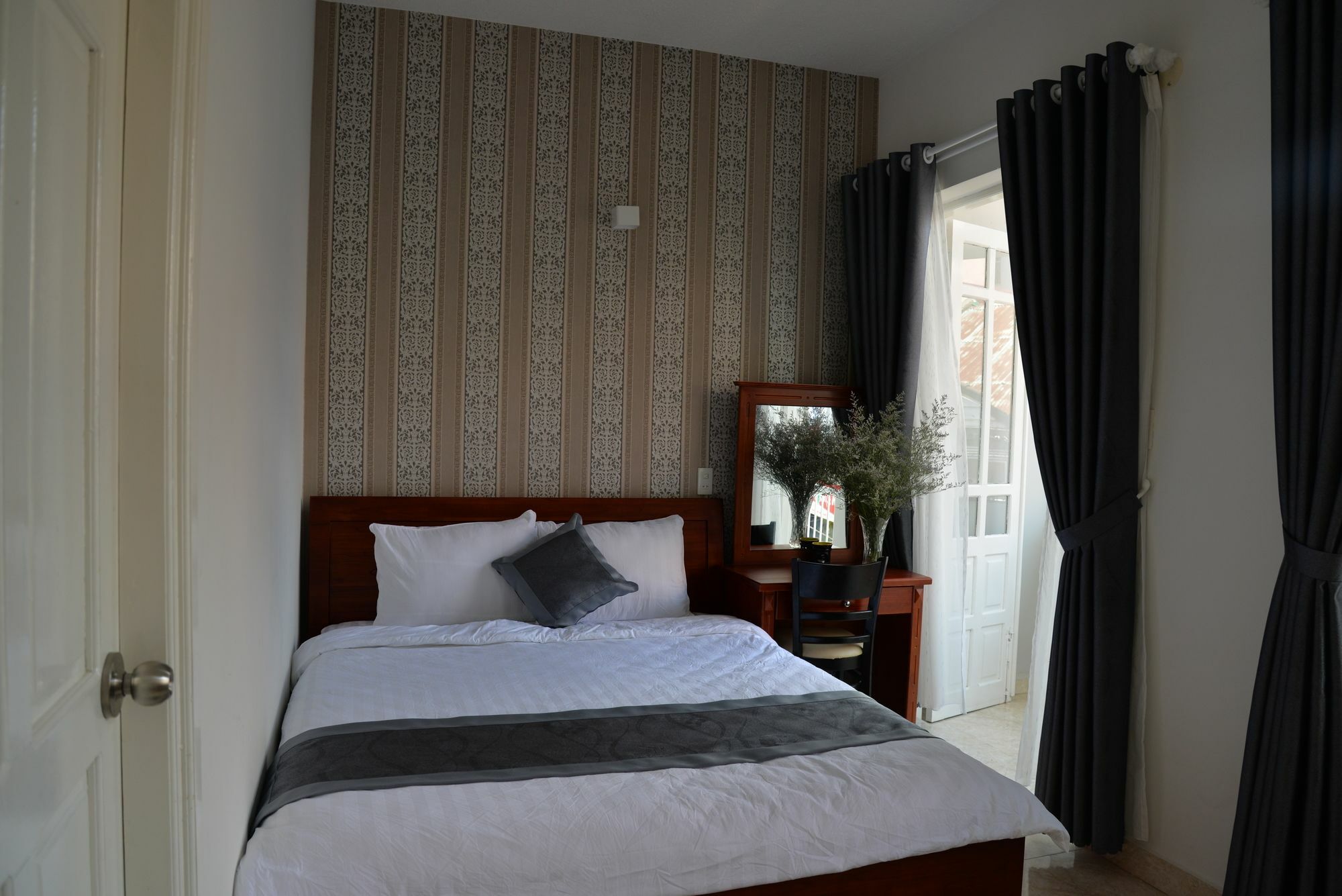 Amis Hotel Да Лат Екстериор снимка